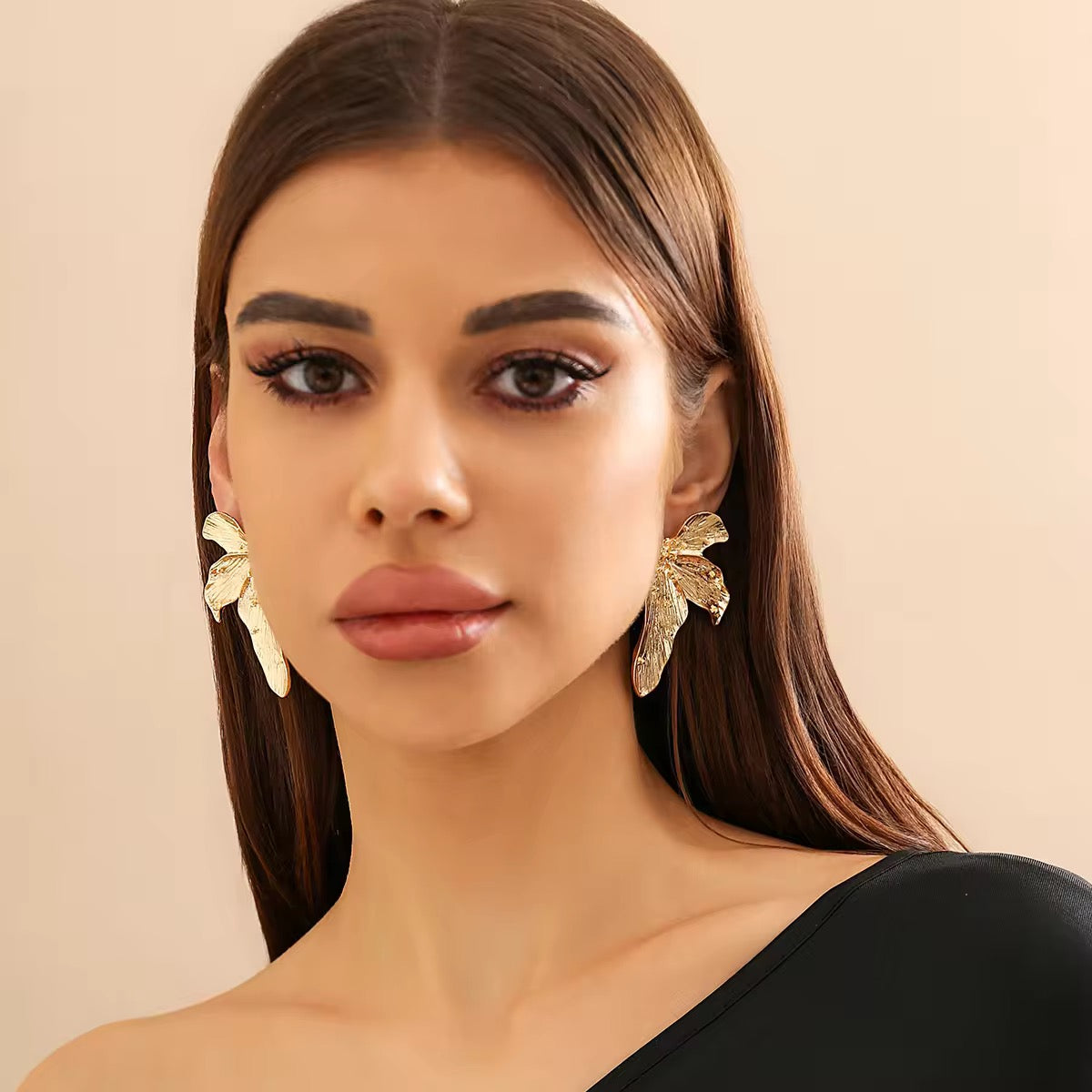 Flower assymetric earrings