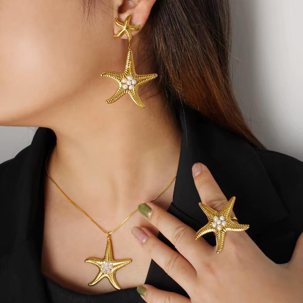 Gold starfish pendant necklace with pearl detailing